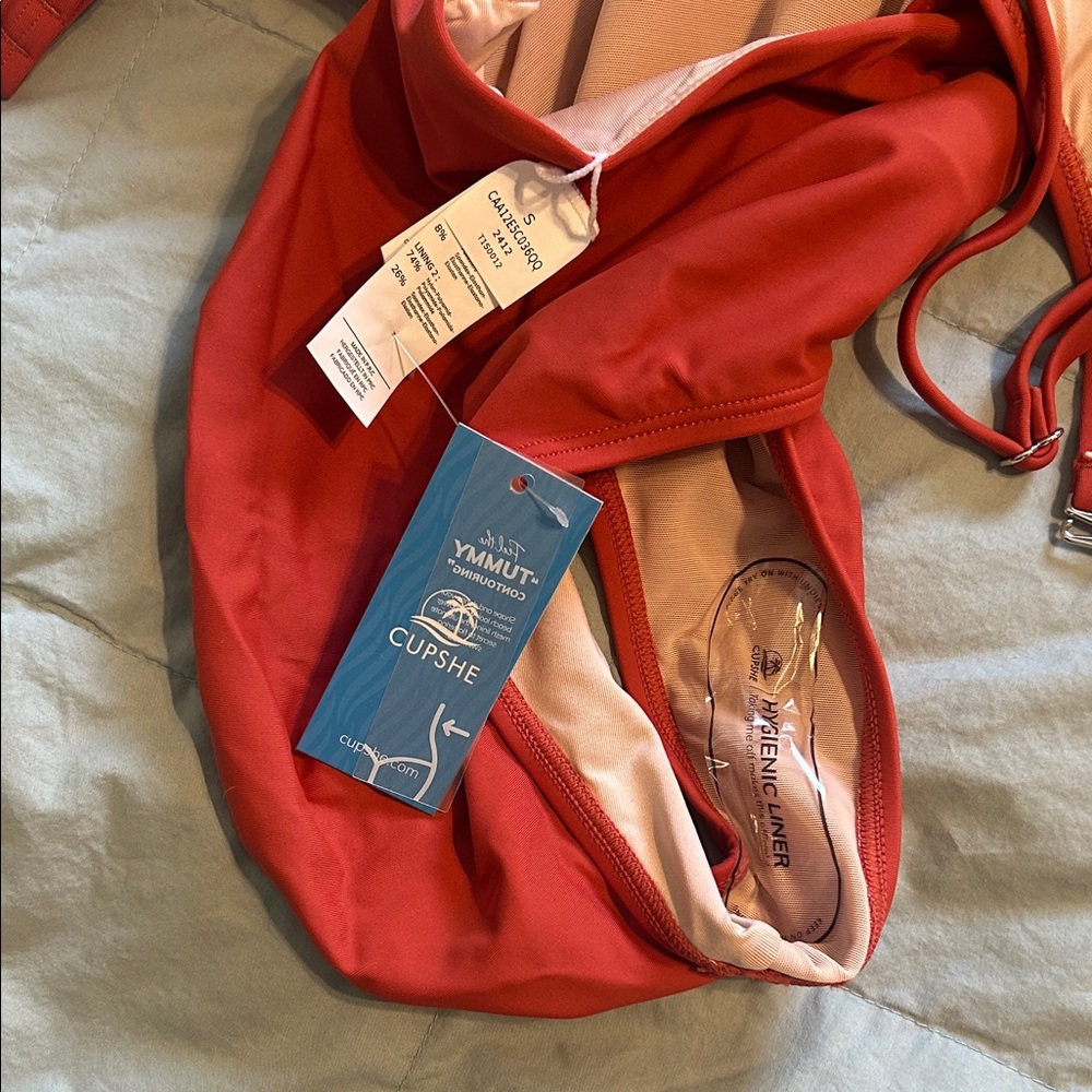 Cupshe Terracotta Scallop One-Piece Swimsuit - NWT - Picture 6 of 7